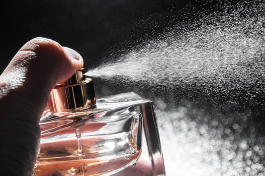 Nowe trendy w perfumach 2026 - perfumy clean scent, skin scent i rosnąca popularność zapachów unisex